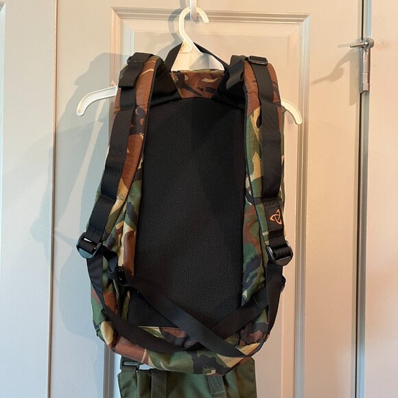 Mystery Ranch Urban Assault 21L backpack, Walkman Backpacks Stick-it Beavertail - Picture 4 of 16